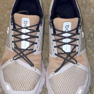 On cloud shoes W sz9